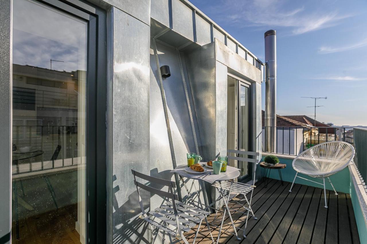 Lovelystay - Downtown Studio With Pool, Ac And Balcony OOporto Exteriör bild