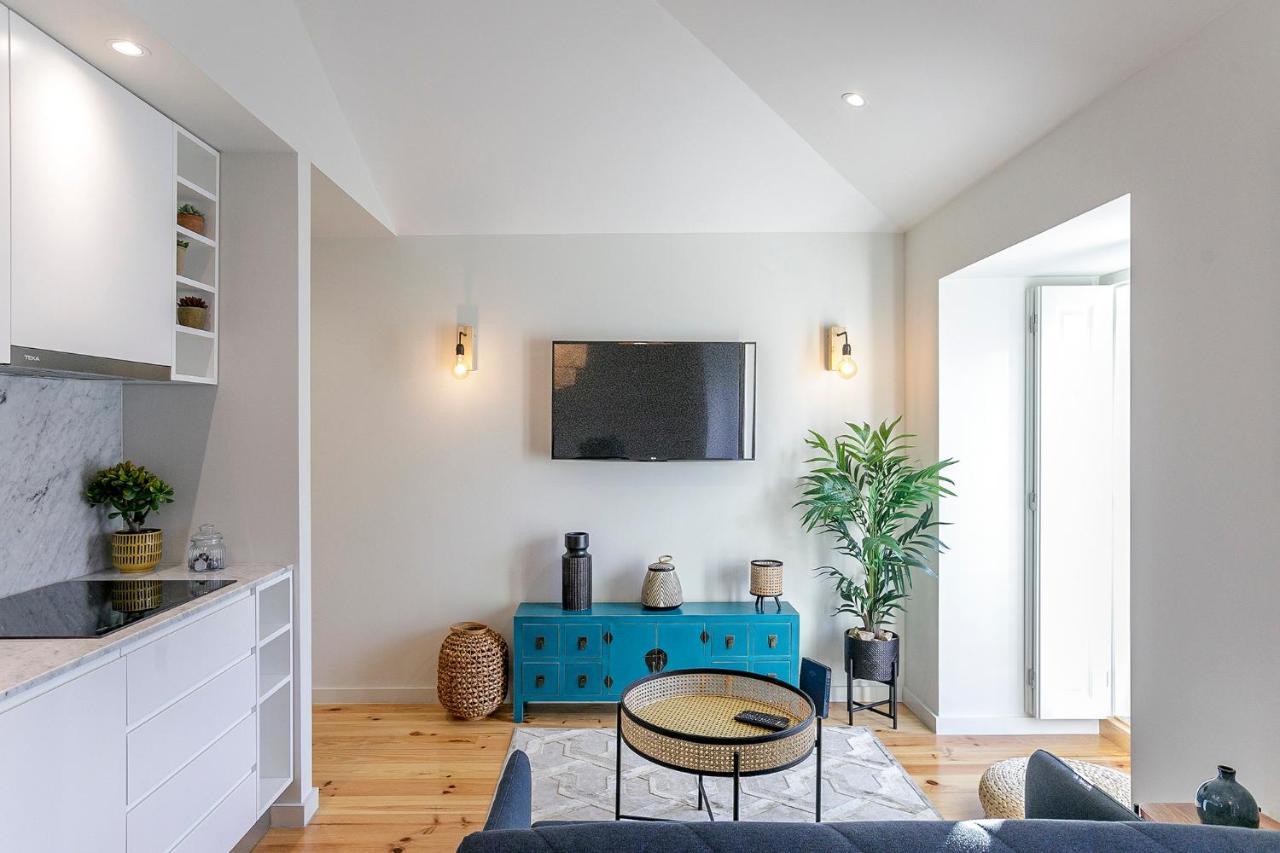Lovelystay - Downtown Studio With Pool, Ac And Balcony OOporto Exteriör bild