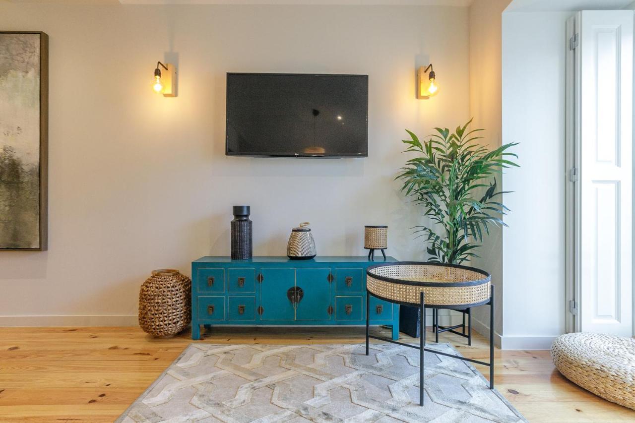 Lovelystay - Downtown Studio With Pool, Ac And Balcony OOporto Exteriör bild