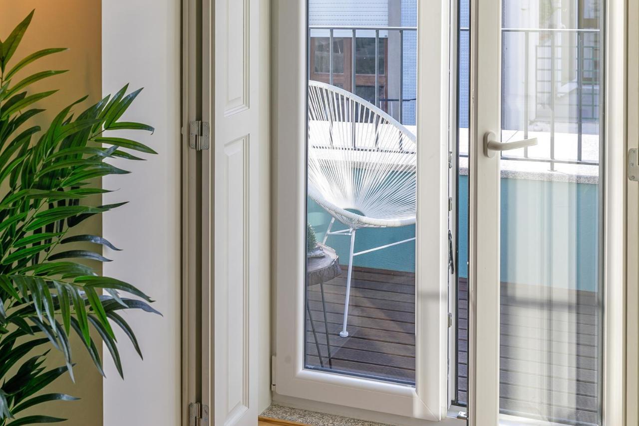 Lovelystay - Downtown Studio With Pool, Ac And Balcony OOporto Exteriör bild