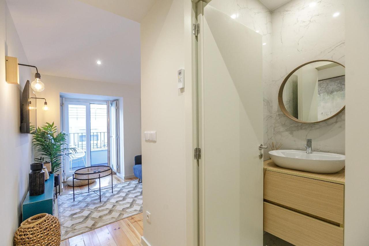Lovelystay - Downtown Studio With Pool, Ac And Balcony OOporto Exteriör bild